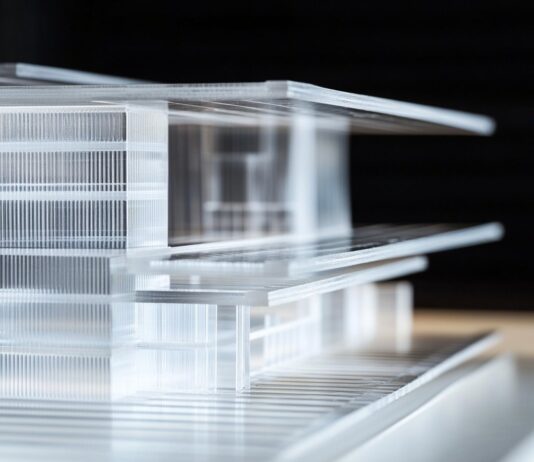 Plexiglas en polycarbonaat: sterkte, duurzaamheid en stijl